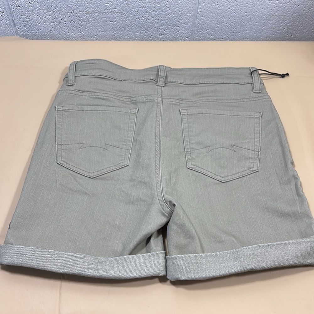 NWOT Parasuco Women's light green Jean Shorts​​​​​ - Picture 2 of 4
